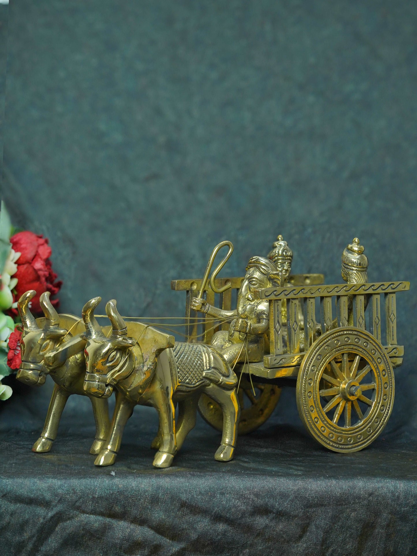 Brass Vintage Bullock Cart With Ganesha & Riddhi Siddhi