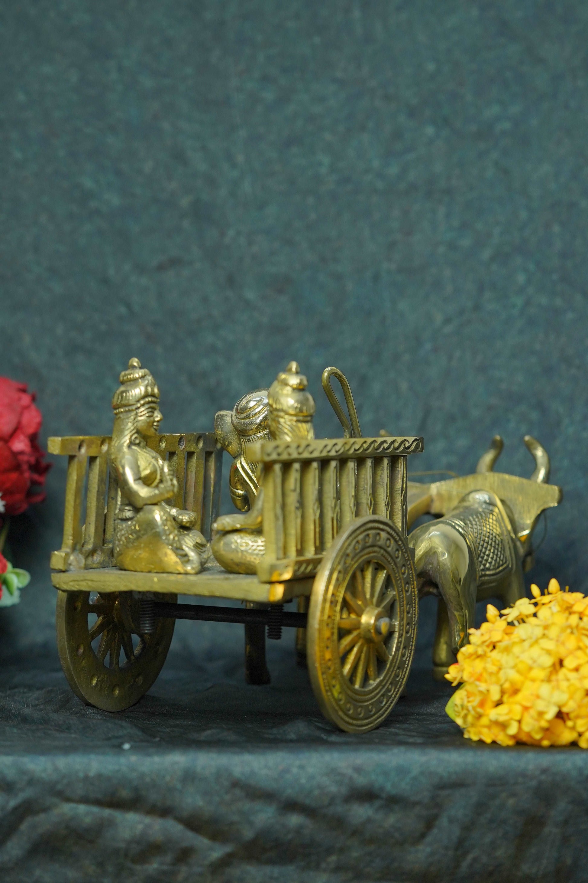 Brass Vintage Bullock Cart With Ganesha & Riddhi Siddhi