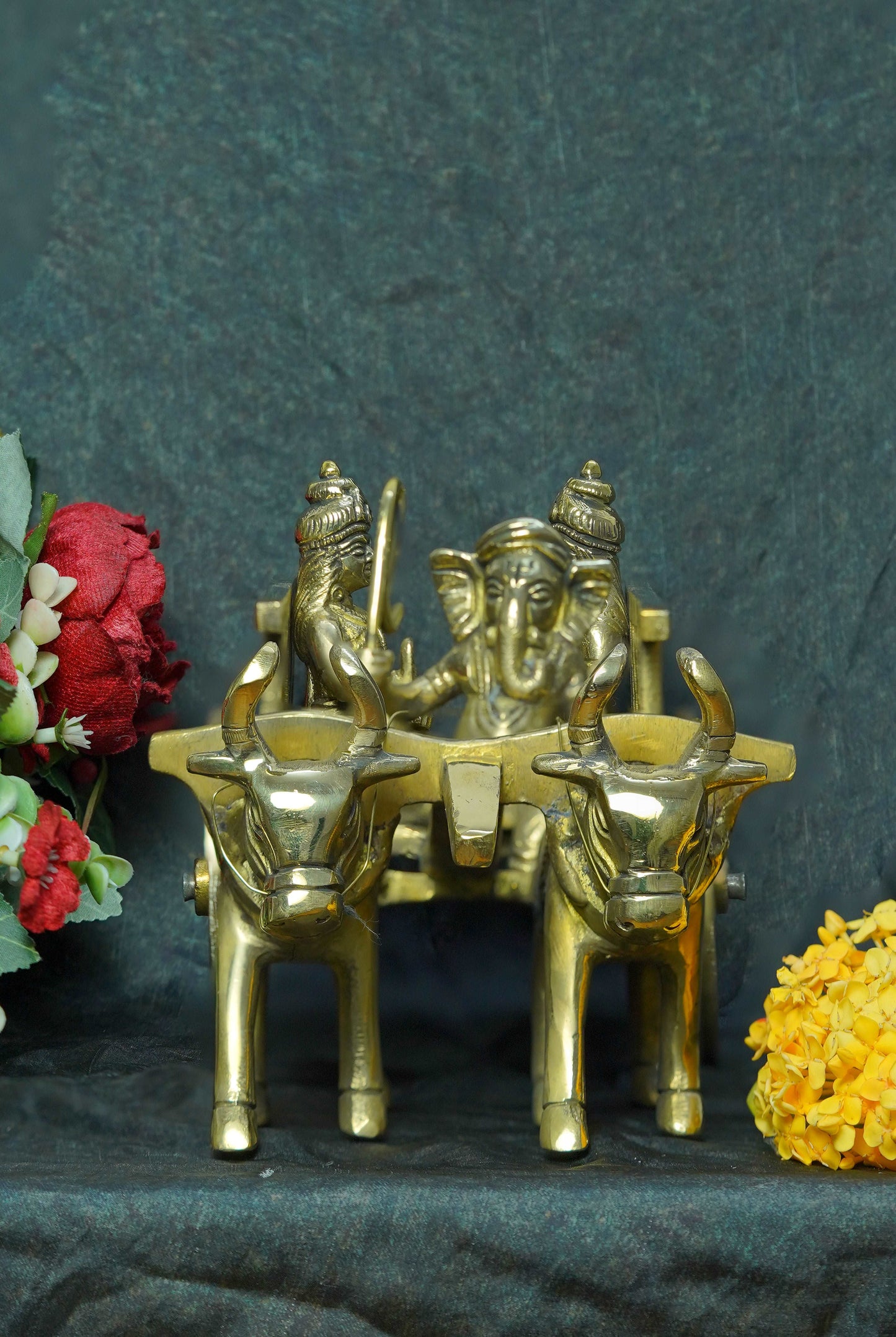 Brass Vintage Bullock Cart With Ganesha & Riddhi Siddhi